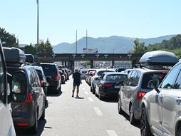 Gužve granica Gradina granični prelaz