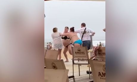 Tuča plaža žene u bikiniju Rusija