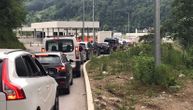 Krkljanac ka Crnoj Gori: Na prelazima od jutarnjih sati formirane dugačke kolone vozila