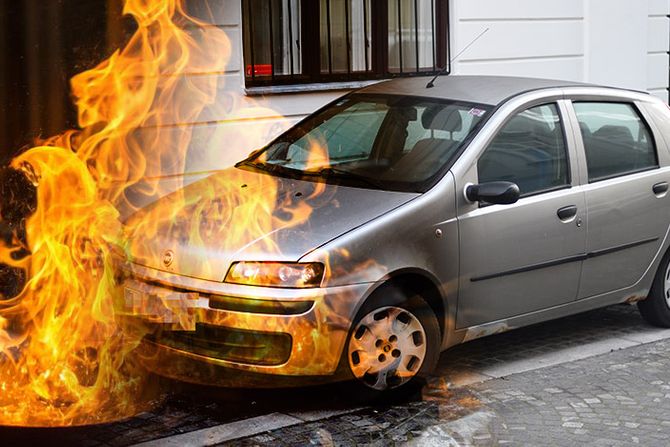 Fijat, Fiat, Punto 2 vatra plamen pozar gori