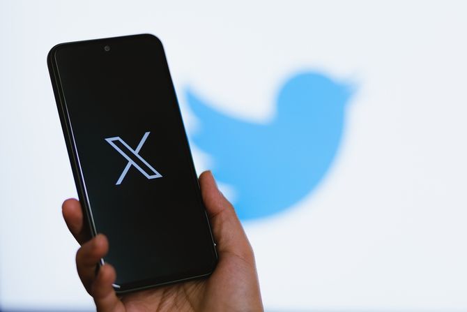 Twitter X logo telefon