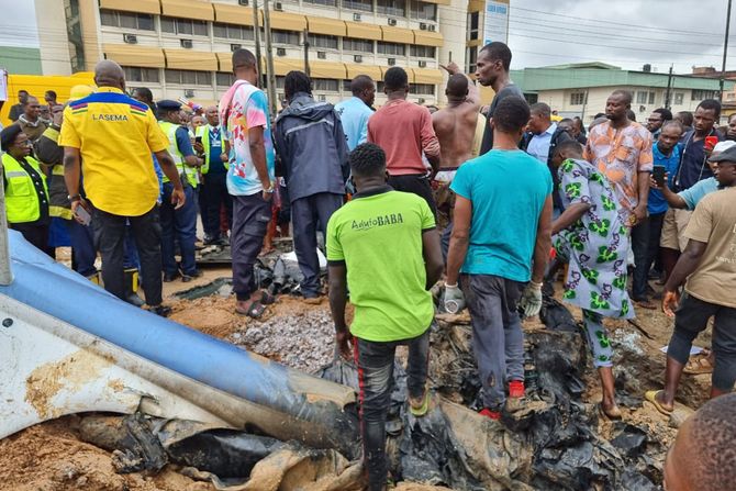 Pad aviona na ulicu, Lagos, Nigerija