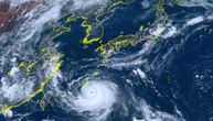 Moćan Tajfun pogodio Japan, ima mrtvih: Snimci oluje koji nosi sve pred sobom, evakuacija 700.000 ljudi