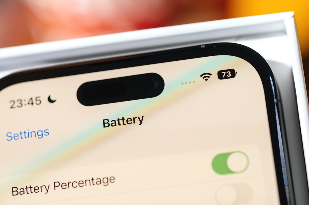 Mnogi misle da je kvar: Šta zapravo znači ova čudna linija na iPhone ekranu