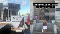 Hrvatska pevačica slikala brod u Splitu, pa otišla u policiju da ga prijavi: Tvrdi da je na njemu "ustaško U"