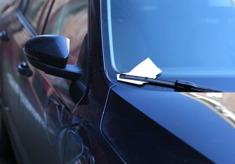 automobil poruka kazna cedulja ceduljica šoferka šoferšajbna brisač automobil poruka kazna cedulja ceduljica šoferka šoferšajbna brisač