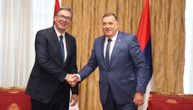 Dodik priredio svečani doček Vučiću ispred Vlade Republike Srpske