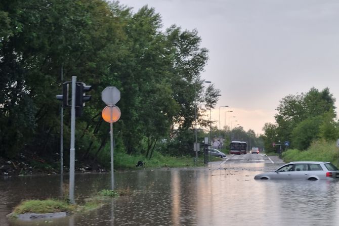 Beograd nevreme voda odnela auto autoput, skretanje za Atinu