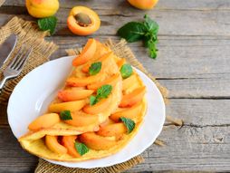 Sladak omlet, slatki omlet, omlet sa kajsijama