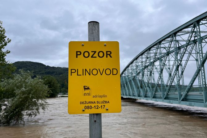 Slovenija hidroelektrana Brezice i most, poplava, poplave