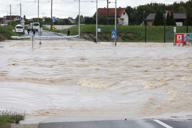 Hrvatska, poplava, poplave, Oteretni kanal Sava-Odra u naselju Blato