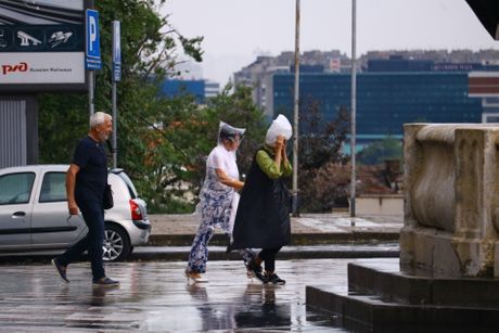 Vremenska prognoza, pljusak, kiša, nevreme, Beograđani i goli i bosi