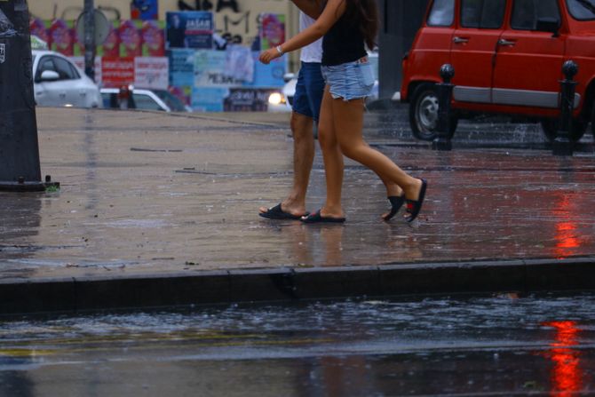 Vremenska prognoza, pljusak, kiša, nevreme, Beograđani i goli i bosi