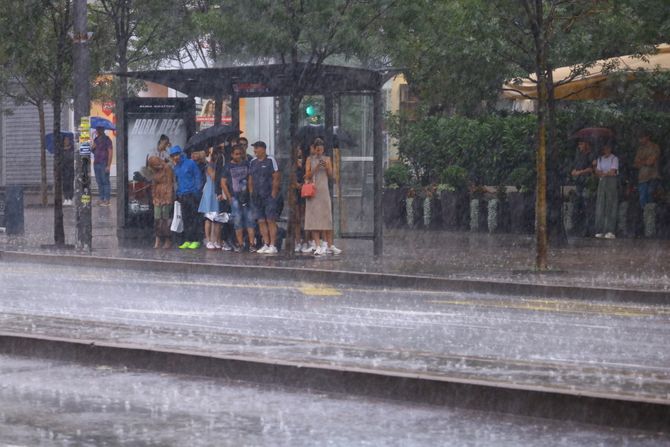 Vremenska prognoza, pljusak, kiša, nevreme, Beograđani i goli i bosi