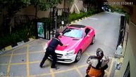 Svađa, pa bizarni incident: Vozio čuvara na haubi roze "mercedesa" čitav kilometar