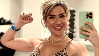 Jovana napravila od kupaćeg tange, bezobrazno spustila helanke, pa poslala poruku: Jača od superćelijske oluje