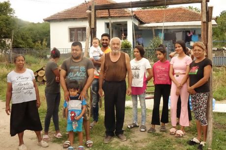 Dvanaestočlana porodica Jovanović iz sela Lepenica kod Vladičinog Hana nova kuća pomoć