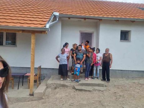 Dvanaestočlana porodica Jovanović iz sela Lepenica kod Vladičinog Hana nova kuća pomoć