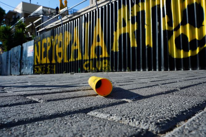 Tuča navijača AEK-a i Dinama Tuča navijača AEK-a i Dinama