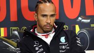 FIA preispituje kaznu za Hamiltona zbog hodanja po stazi tokom VN Katara