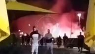 Pogledajte snimke obračuna u kojem su "Bed Blu Bojsi" ubili navijača AEK-a