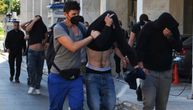Incident u Atini: Navijači AEK-a dočekali Bed Blu Bojse ispred policije
