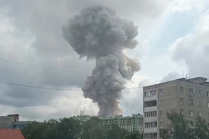 Eksplozija u skladištu pirotehnike kod Moskve Eksplozija u skladištu pirotehnike kod Moskve