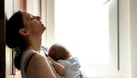 Postpartalna psihoza opasna je i za mamu i za bebu: Simptomi koji zahtevaju hitnu lekarsku pomoć