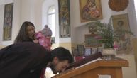 Sveštenik Aleksandar i njegova supruga nakon molitve dobili dete: Velika čuda u maloj crkvi u Strmostenu