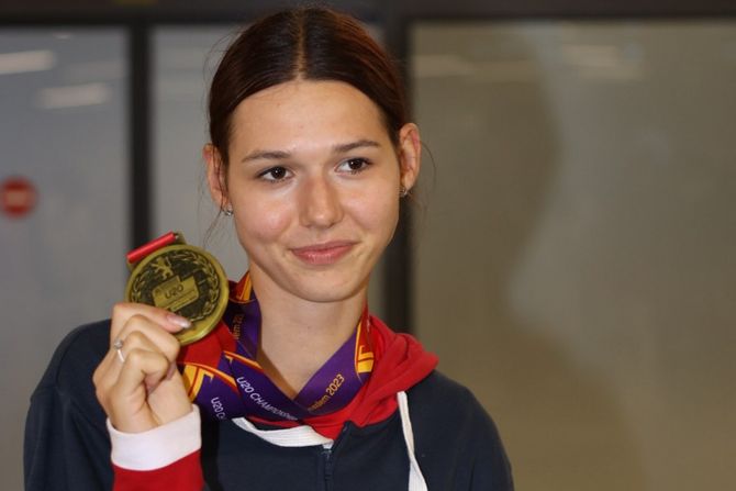 Angelina Topić aerodrom doček Angelina Topić aerodrom doček