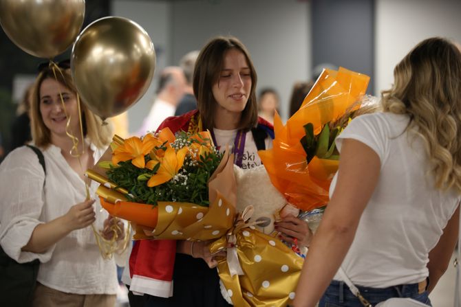 Aleksandrija Mitrović, Doček juniorskih atletičara na aerodromu Aleksandrija Mitrović, Doček juniorskih atletičara na aerodromu