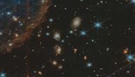 Naučnici objašnjavaju kosmički „znak pitanja“ snimljen teleskopom „Džejms Veb“