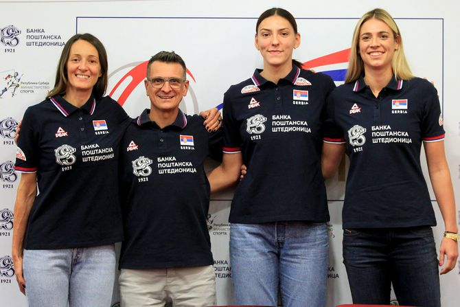 Tijana Bošković, Đovani Gvideti, Maja Ognjenović i Jovana Stevnaović, odbojkašice Srbije Tijana Bošković, Đovani Gvideti, Maja Ognjenović i Jovana Stevnaović, odbojkašice Srbije