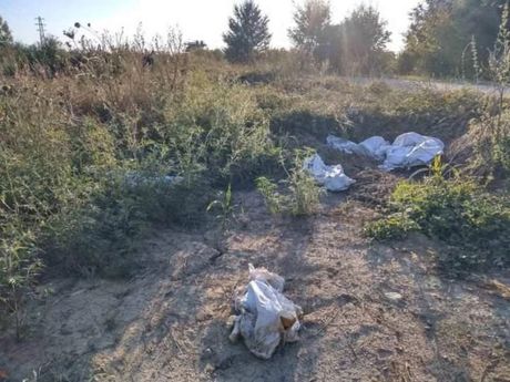 Selo Kalenić kod Uba, bačene mrtve životinje vezane u džakove