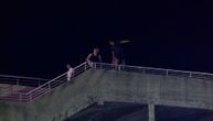 Popeli se na krov diskoteke, pa se pogurali! Neverovatan snimak sa Cecinog koncerta u Budvi