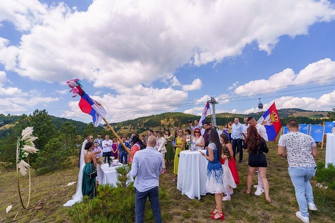 Venčanje za pamećenje na medjustanicI Venčanje za pamećenje na medjustanicI
