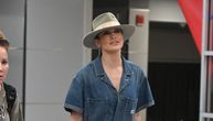 Džej Lo u smeloj igri boja i stila: Uparila kežual i eleganciju, a maslinasti šešir je poseban detalj