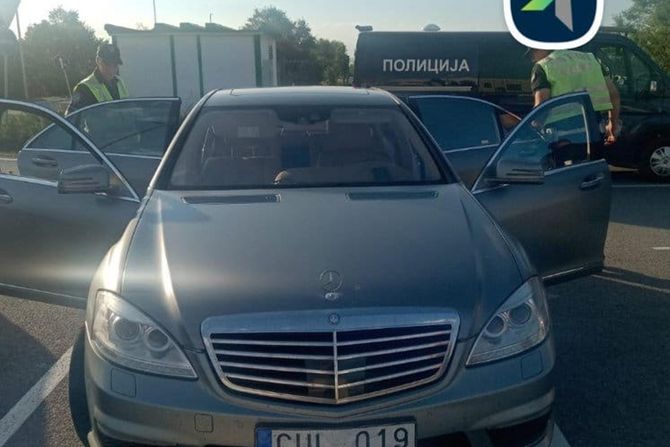 Lažni presretač automobil Lažni presretač automobil