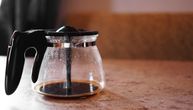 Tiktokerka otkrila trik za čišćenje kuvala za kafu: Dva sastojka koja sigurno imate u kući