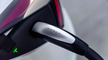 hibridni automobili punjenje punjac stanica tesla