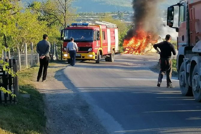 Zapalio se automobil, požar, automobil, požar na automobilu, vatra