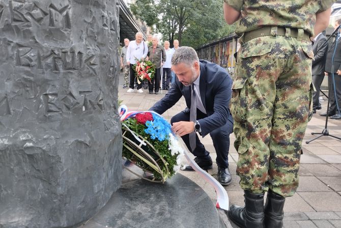 Položeni venci na Spomenik obešenim rodoljubima