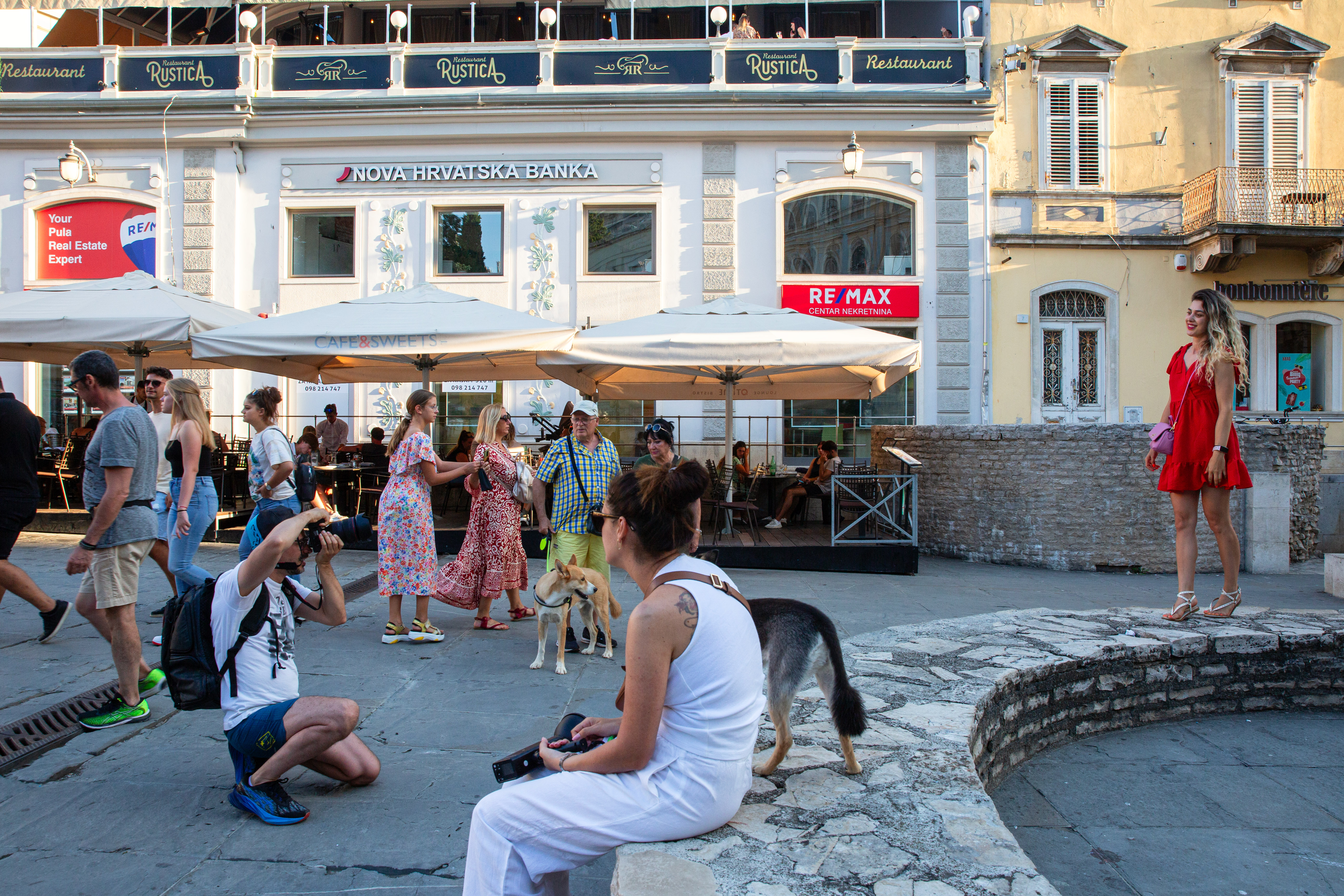 "Nude platu od 1.450 evra, ali ove godine bez smeštaja i obroka. Pa ko će im to raditi, ja sigurno neću?"