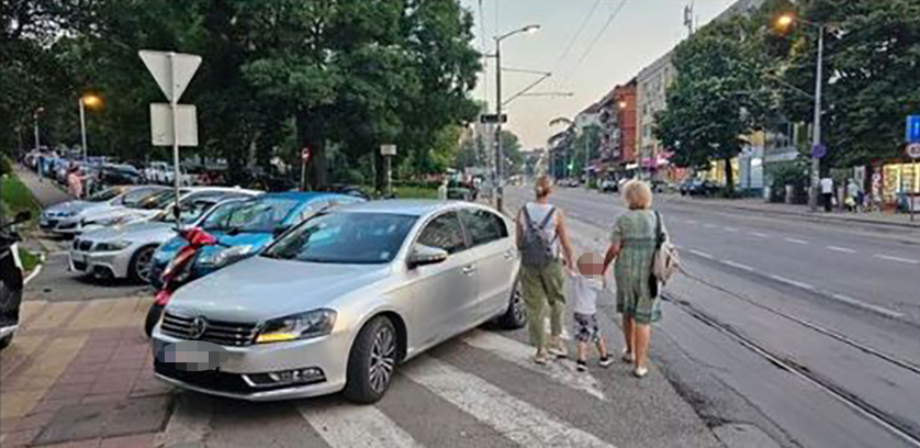 "Rešava ukrštenicu parkiran na pešačkom" Neverovatne slike iz Šapca! Građani BESNI
