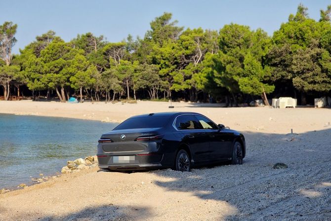 Pag, bahati vozač, Jadransko more, BMW Pag, bahati vozač, Jadransko more, BMW