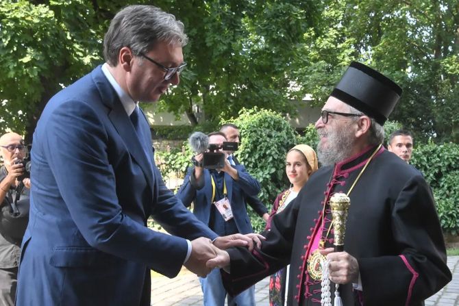 Aleksandar Vučić, episkop budimski g. Lukijano, Sent Andrea