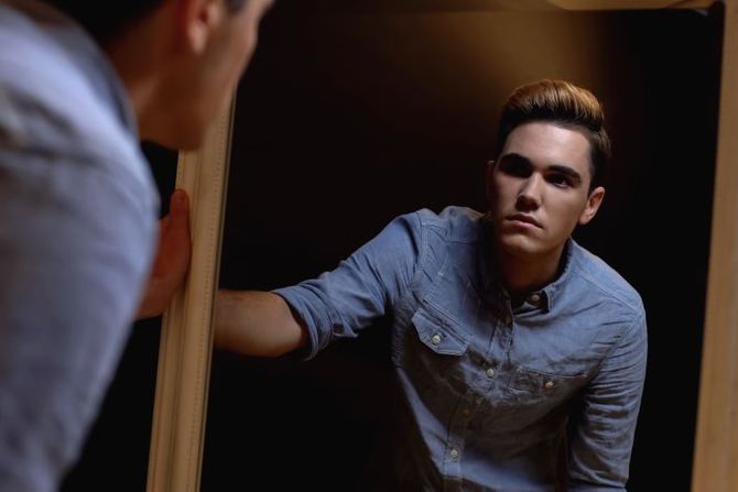 Muškarac, nesigurni muškarac Muškarac, nesigurni muškarac