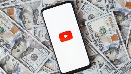 YouTube, novac