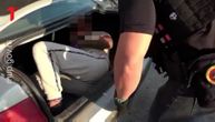 Drama u Zrenjaninu: Tukao mladića, pa ga vukao po ulici, hteo da ga "gepekuje"