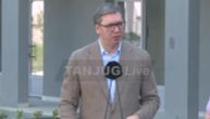 "Uvek ćemo biti uz svoj narod": Aleksandar Vučić uručio ključeve stana izbeglicama iz Krajine